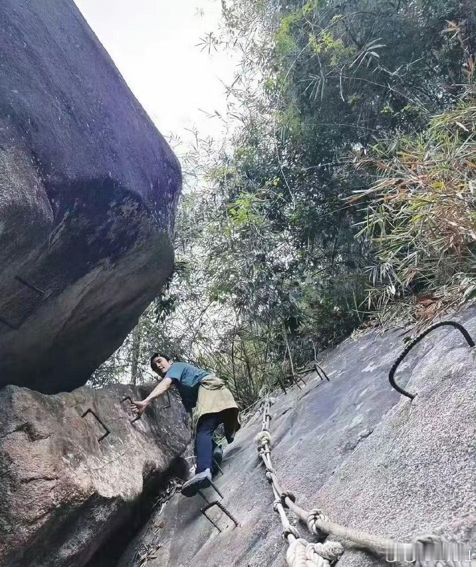 张新成疑似回应分手私生活没必要桩桩件件汇报给公众，发什么照片也是艺人的自由吧。