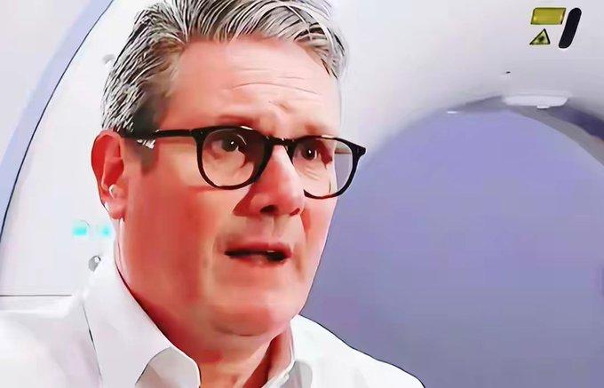 英国首相斯塔默这波操作真是“外交界的自拍翻车现场”！本来大家都在翘首以盼20