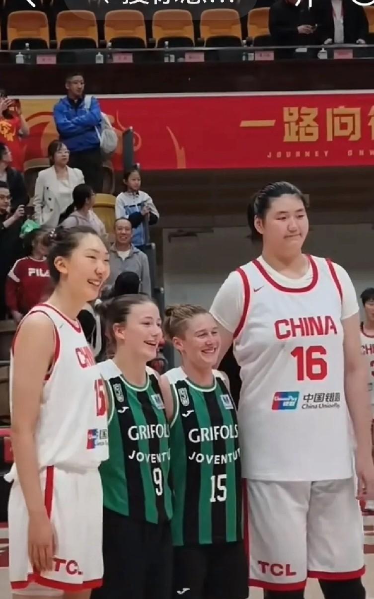女篮具备世界级球星，目前只有4人张子宇，今年也只有18岁，身高2.26，可真篮