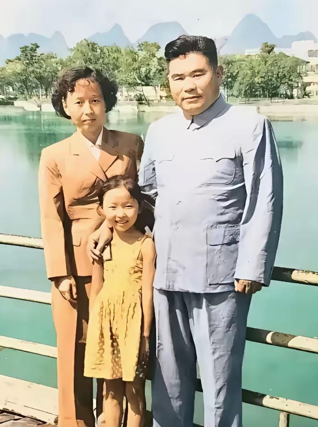 上世纪六十年代，杨大易少将在担任解放军桂林步兵学校校长期间，与夫人杨洁、女儿杨惠