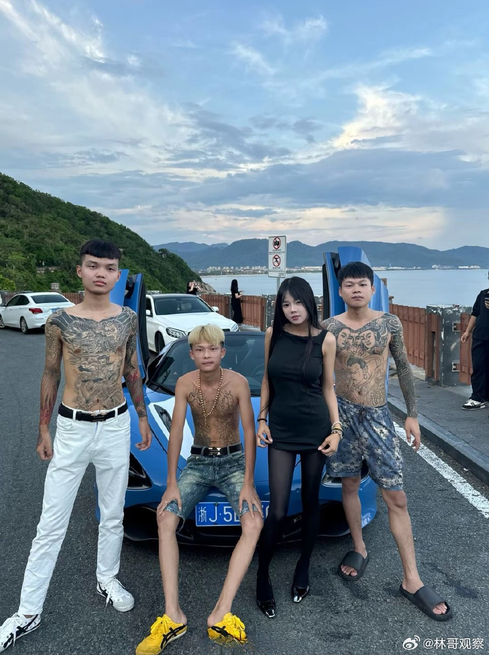人到中年后，他们靠什么生活[？？？]​​​