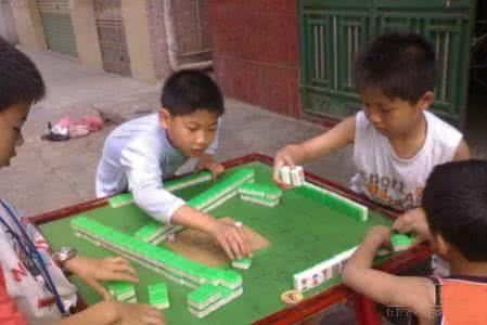 妈妈痴迷打麻将不做家务, 孩子写了首诗给她