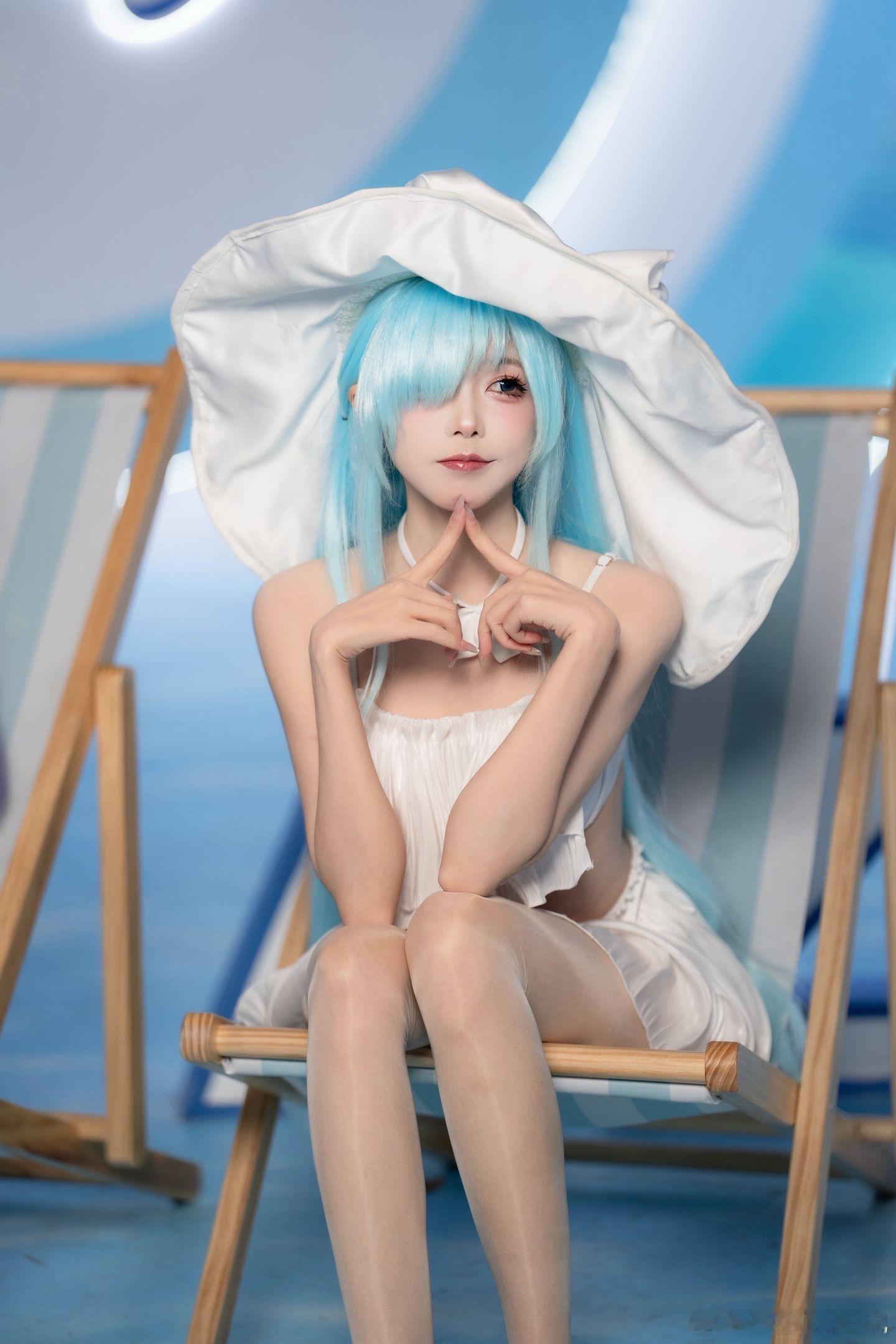 天鹅绒足海滩肉丝风美女
