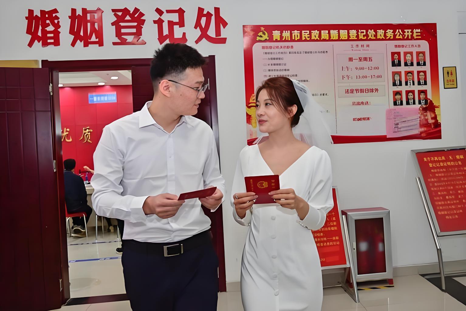 结婚登记暴跌20.5%！不婚时代来临，还是年轻人彻底想开了？这一届点年轻人是