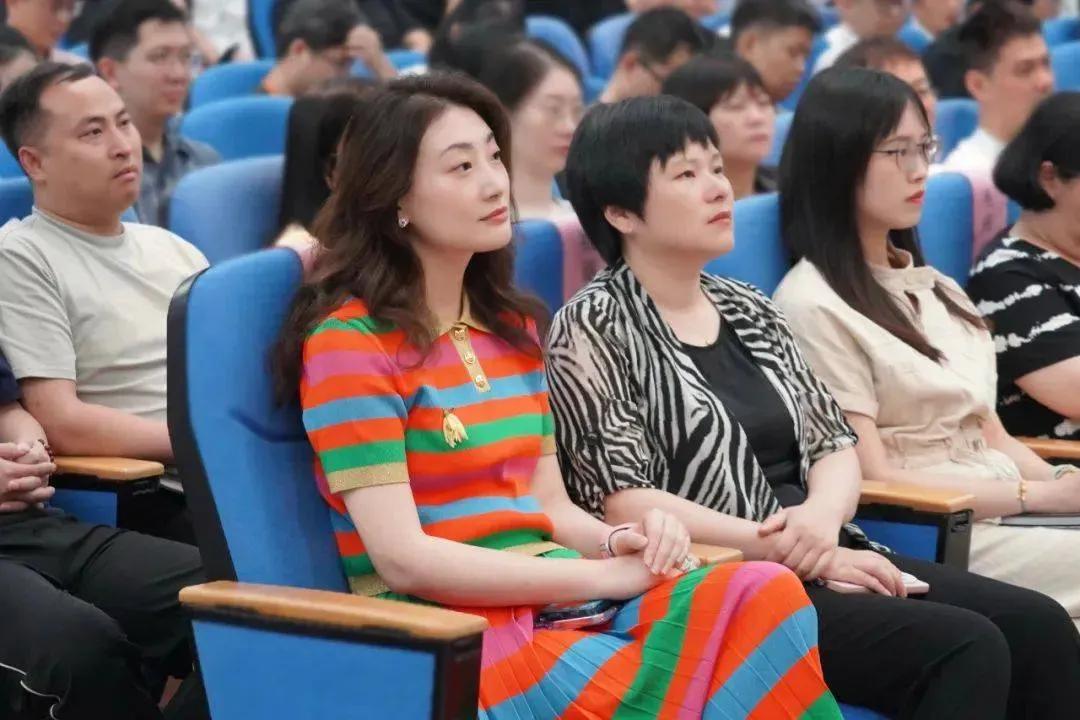 宗馥莉刚回归娃哈哈，手下心腹大将悄然离职，娃哈哈动荡还在持续。一个月前，宗馥莉手