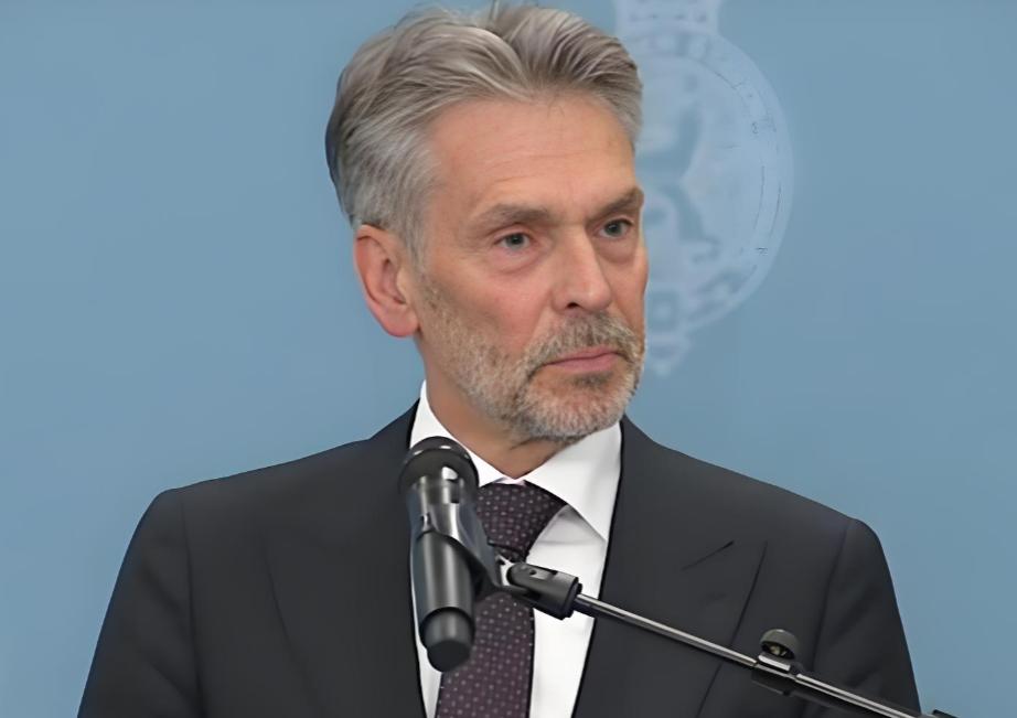 对荷兰的“光刻机战争”，中国这次不光要打，而且要一次性打死！谈判的窗口已经关闭