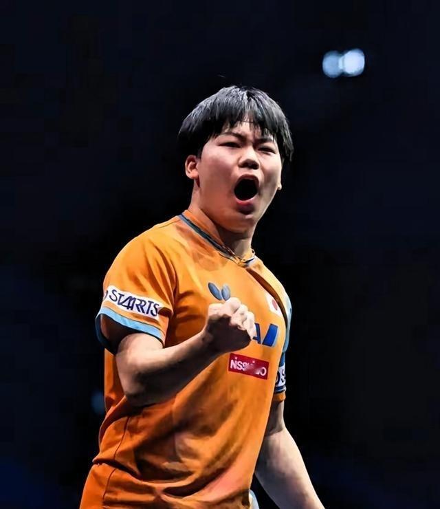 别硬吹松岛辉空了，他真不是天才，顶多算个半成品。反手生胶确实快，但正手空档大