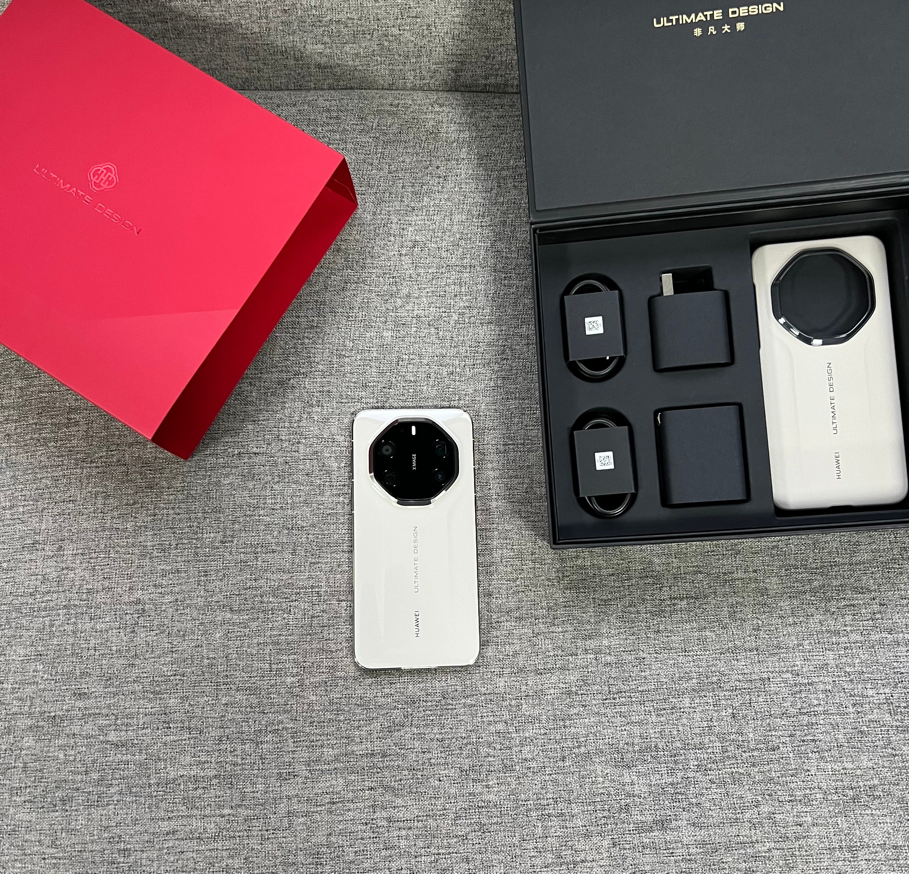 华为Mate80RS非凡大师20+1TB皓白，仅使用2天，仅一处细小痕迹(见