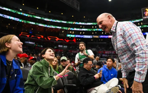 快船老板鲍尔默和NBA总裁肖华矛盾升级快船老板鲍尔默和NBA总裁肖华的矛盾，