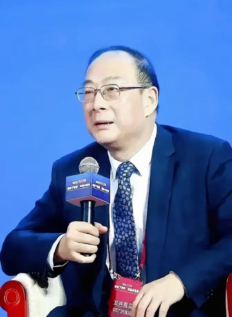 金灿荣有个推演，信息量极大。他说，如果美国真把格陵兰岛给吞了，普京那边，估计