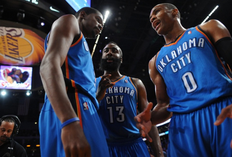 近日，NBA名宿麦迪在《Cousins》播客节目中谈到了雷霆三少。麦迪表示：“如