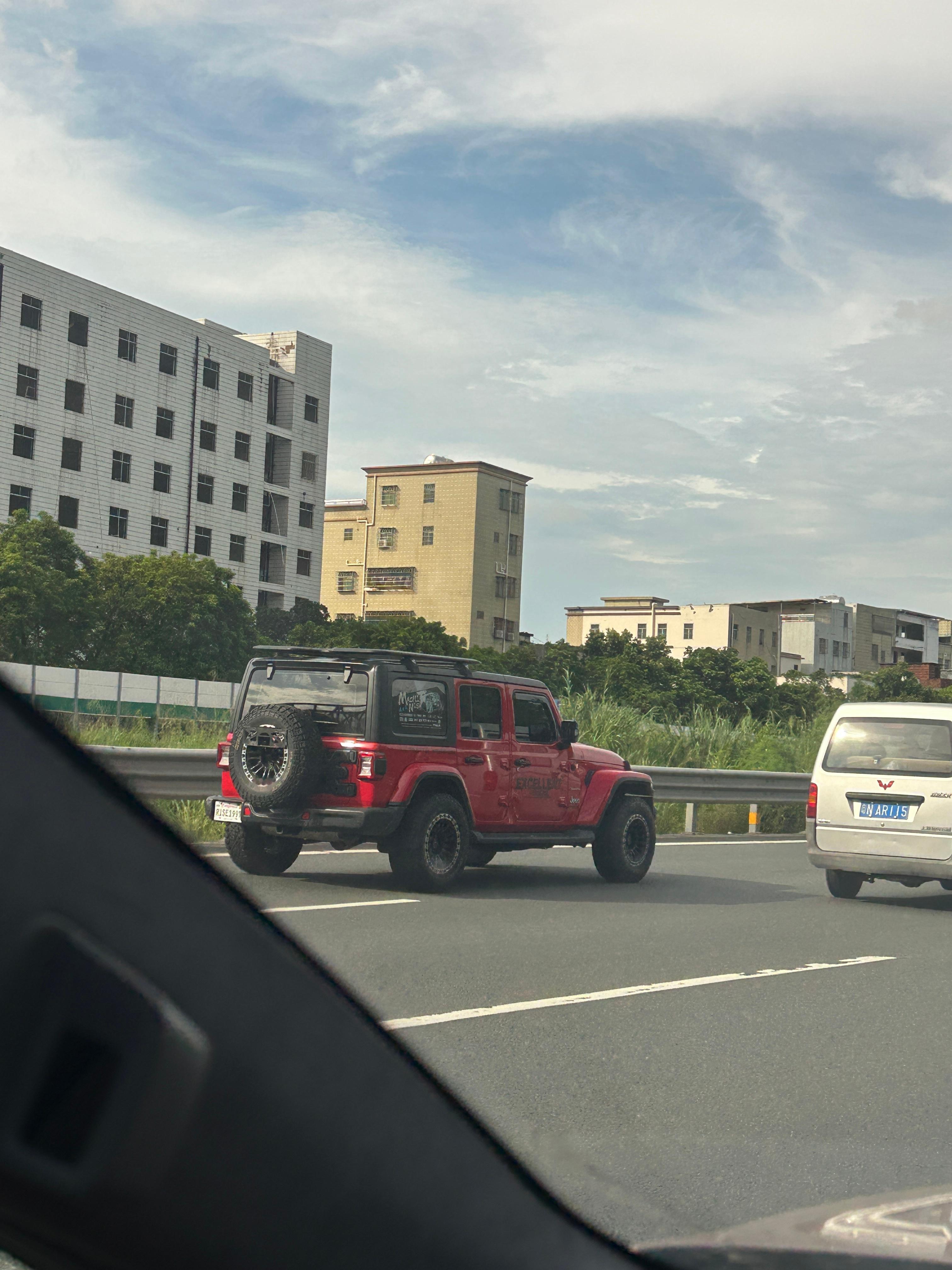 这哪国车牌啊？？？？