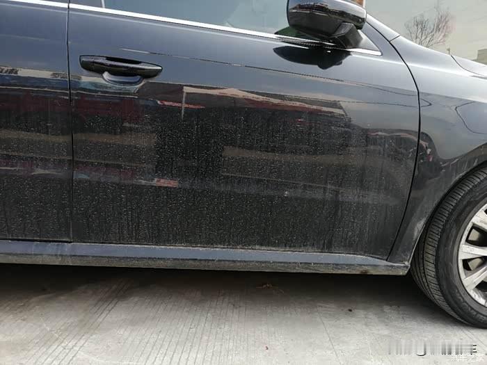 说真的买车选什么颜色，不要选择黑色，除非你商用。黑色车第一烦心事就是不耐脏，哪