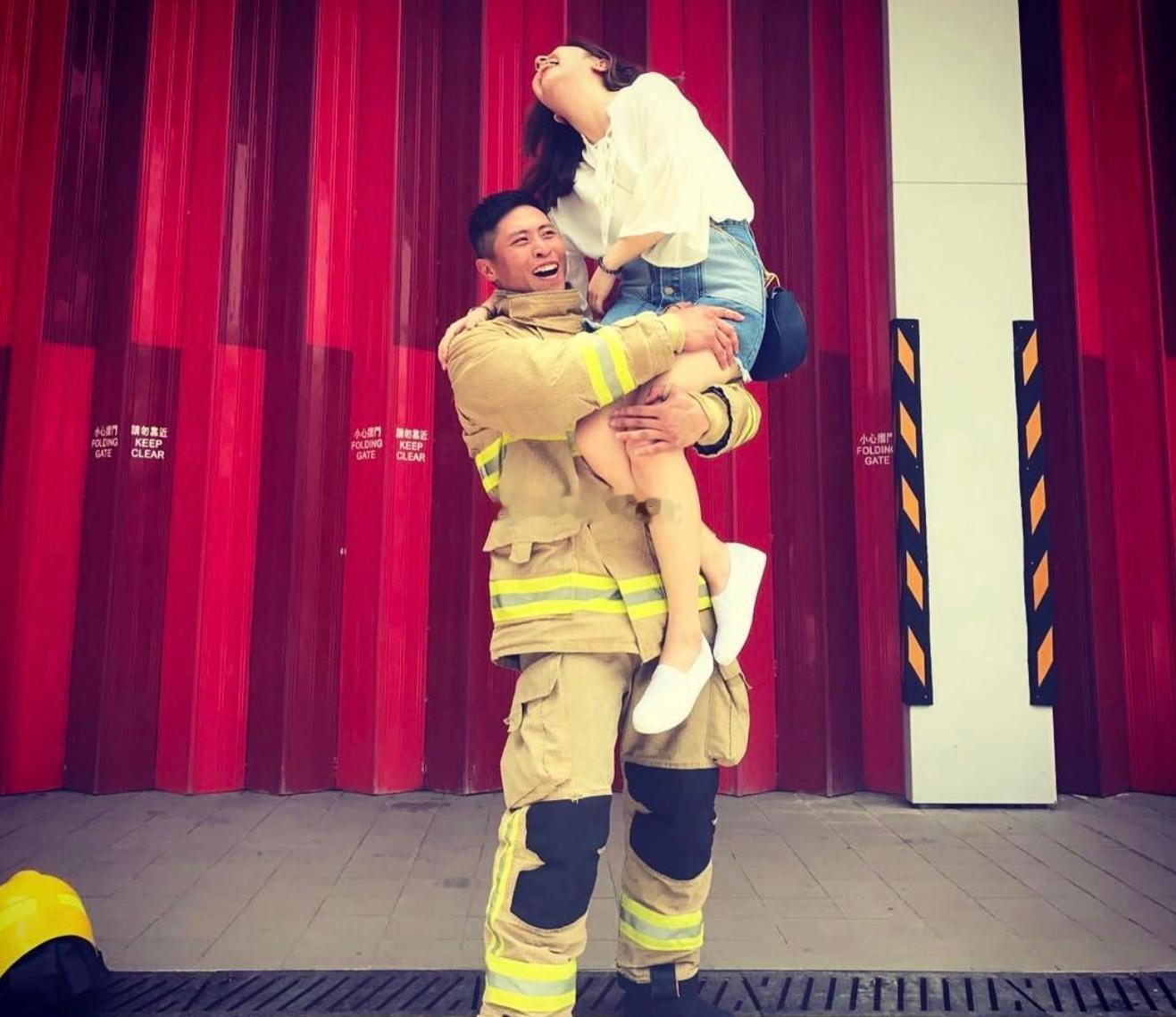 香港大埔火灾中殉职消防员37岁，拍拖10年女友发文道别：你是我的骄傲，，好想再牵