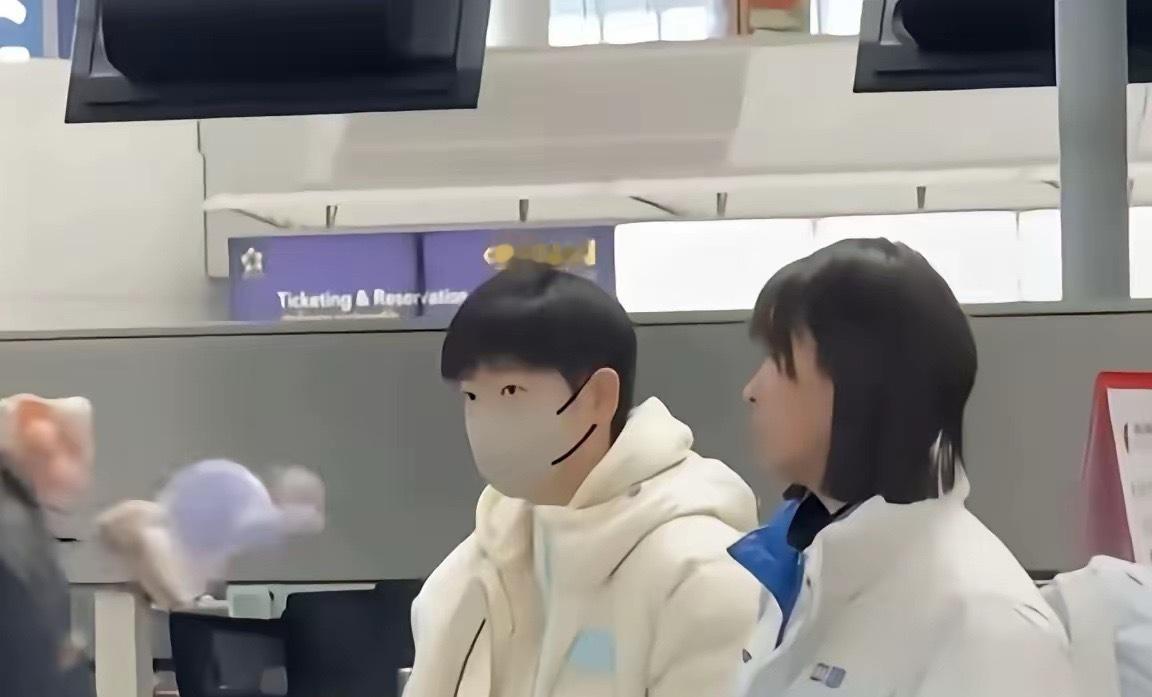 莎莎的诊断结果已经公布出来了：是脚踝韧带和足底筋膜炎症医生下达“禁足令！”看到这