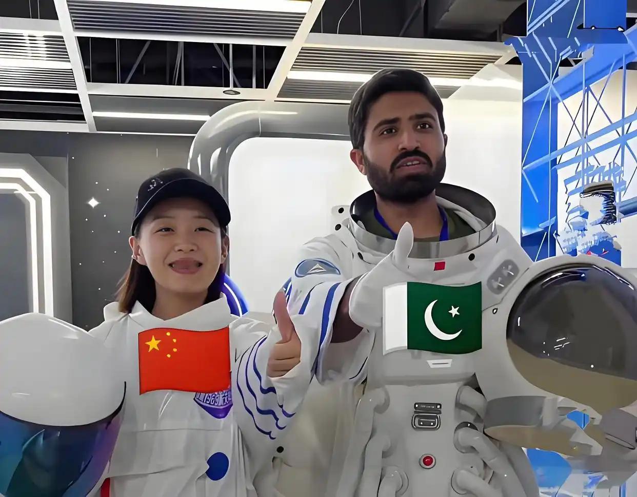 首批外籍航天员选拔工作于2026年4月上旬结束，2名巴基斯坦籍候选对象最终入选。