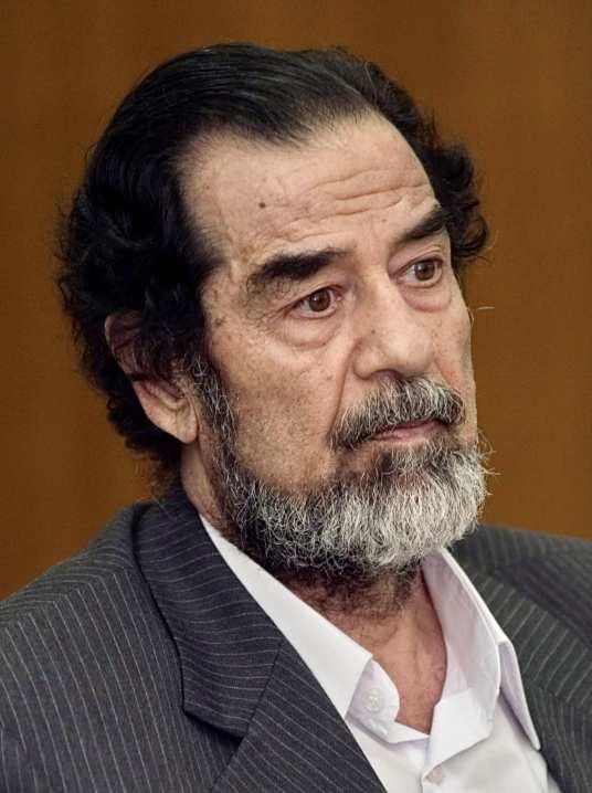 临行前的狂言！2006年12月30日，萨达姆走上绞架，临行前高喊：“没有我，伊拉