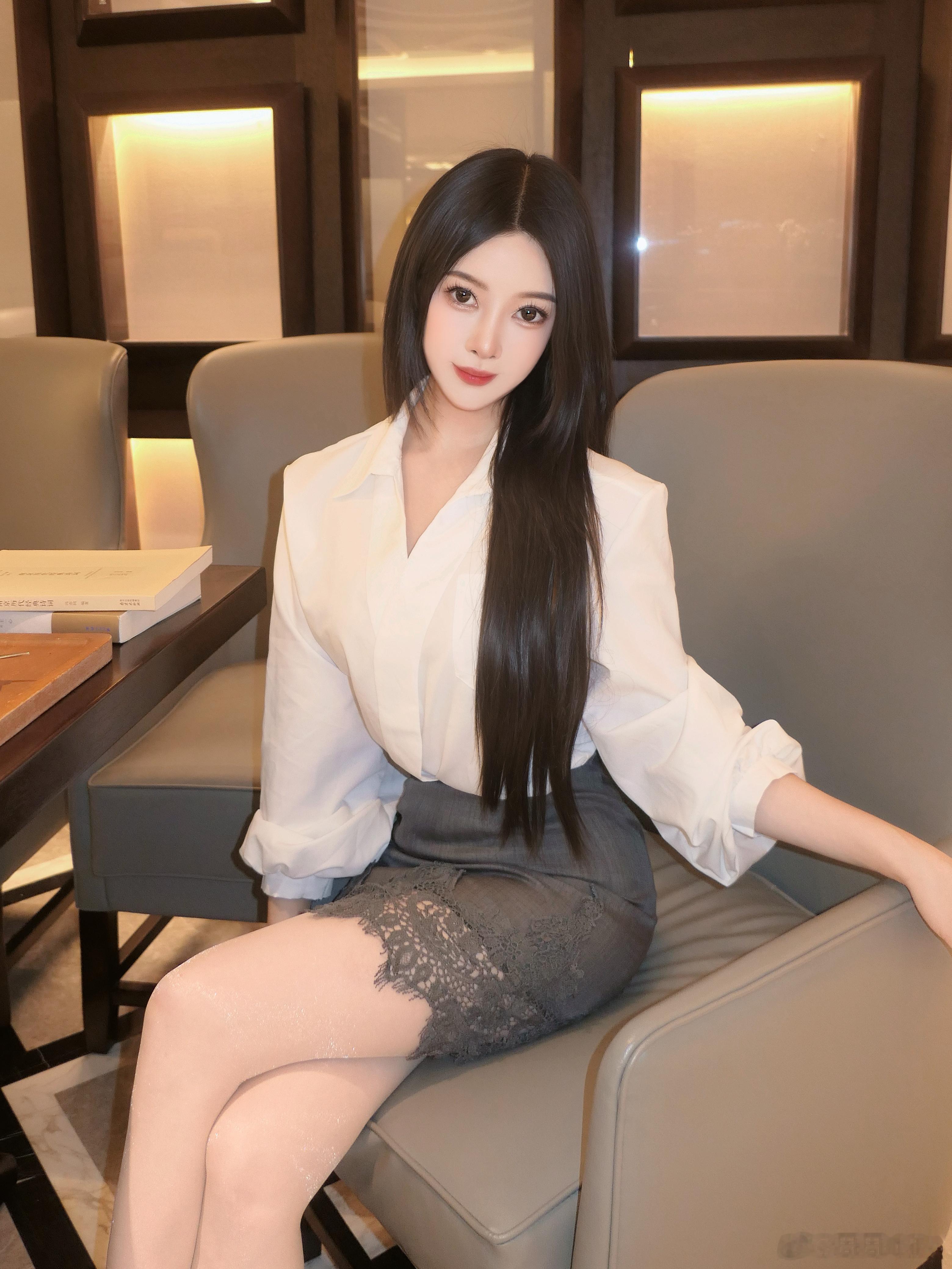 格雷系ol[吐舌头眯眼睛笑]​​​