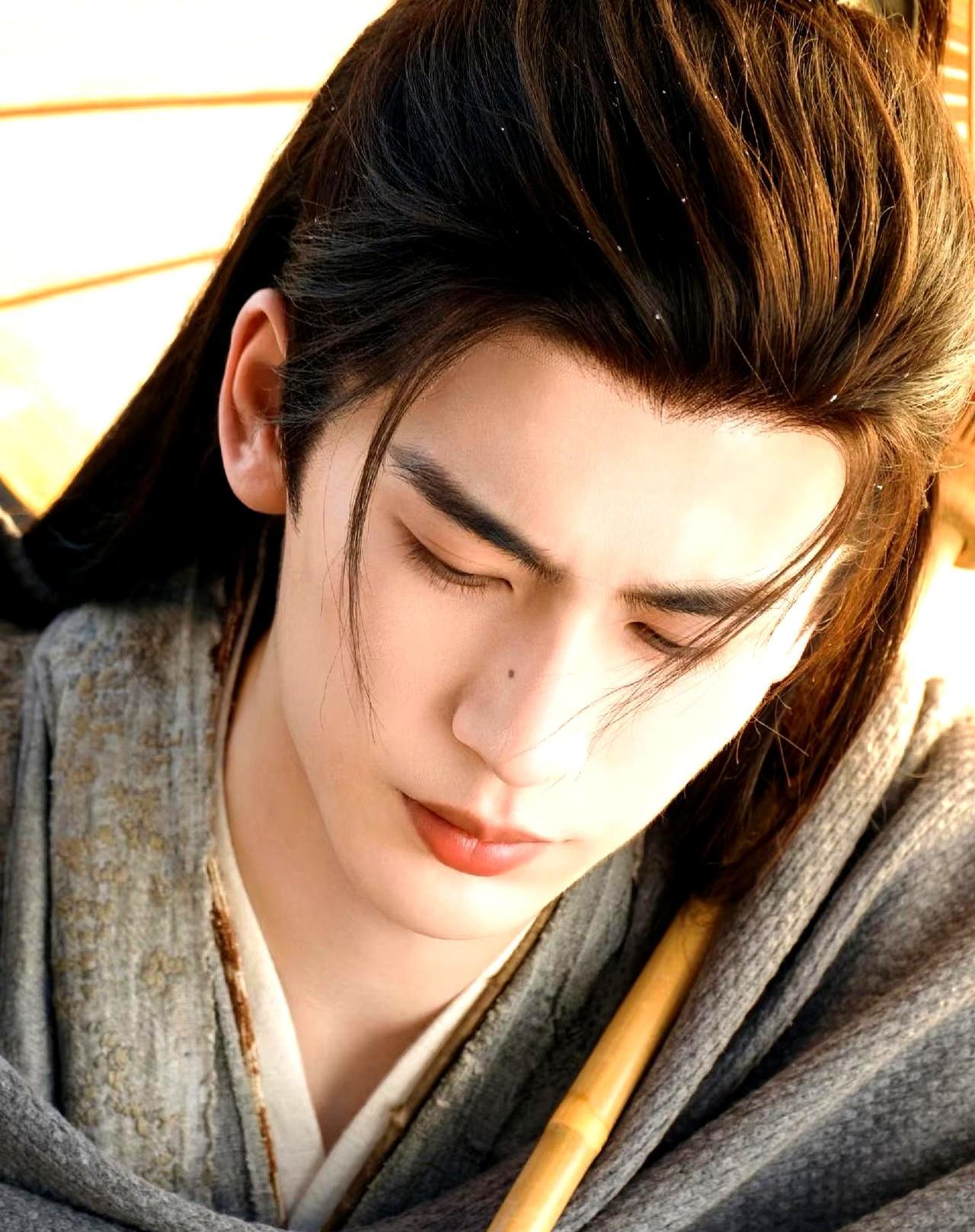 原来现在看剧真的可以只靠脸就爆。《逐玉》开播3天直接登顶云合热播榜，市占率