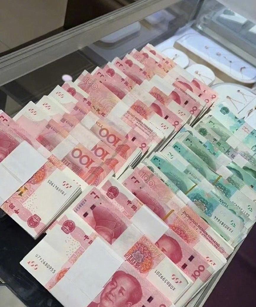 香港传来大消息！围剿美元，突破最后一公里，中国布局大战略，人民币与港币任意兑换，