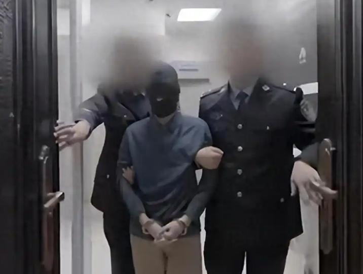 我们最大的敌人是谁？我们最大的敌人，从来都不是穷兵黩武的日本帝国主义，也不是