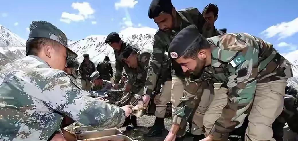 您说这年头打仗打得热火朝天，连卖军火的都开始