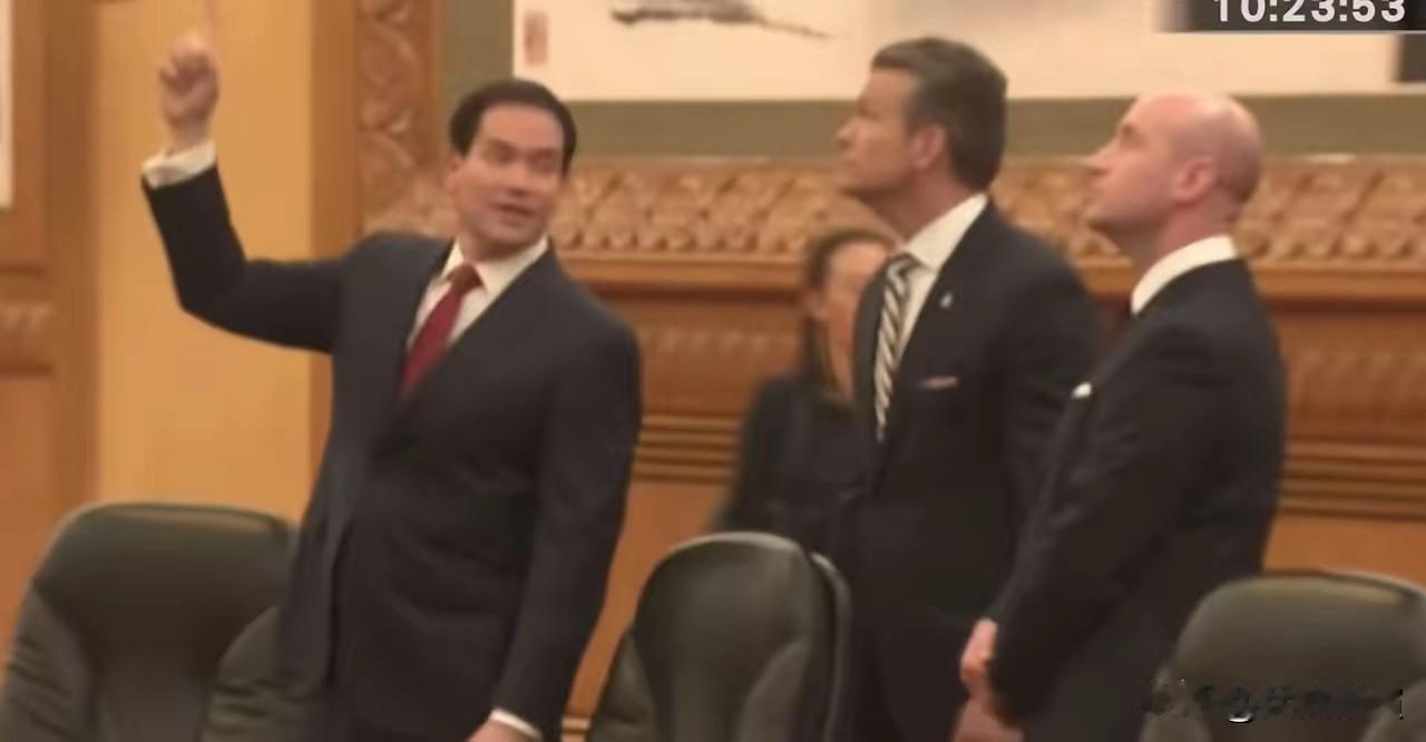 美国国务卿卢比奥先生，进入人民大会堂的惊异表情太生动了！应该说，他被会场富丽堂皇