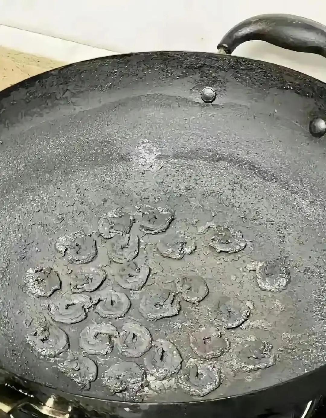 孩子想吃龙虾，结果忘记了，烤糊了，这还能要吗？