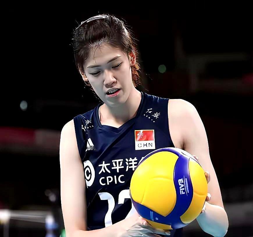 中国女排这几位主攻，打法真不是一个路子。吴梦洁的球，专找空档，落点都在无