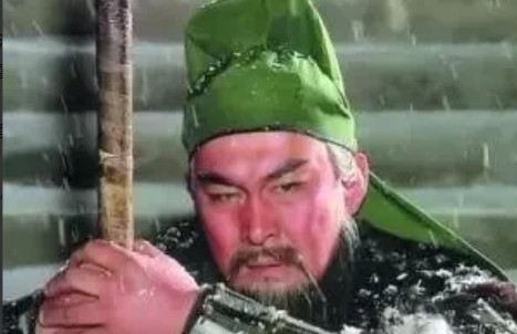 当年，为了挑选合适的人来演“关羽”，《三国》剧组前后试镜了30多个演员，但大都不