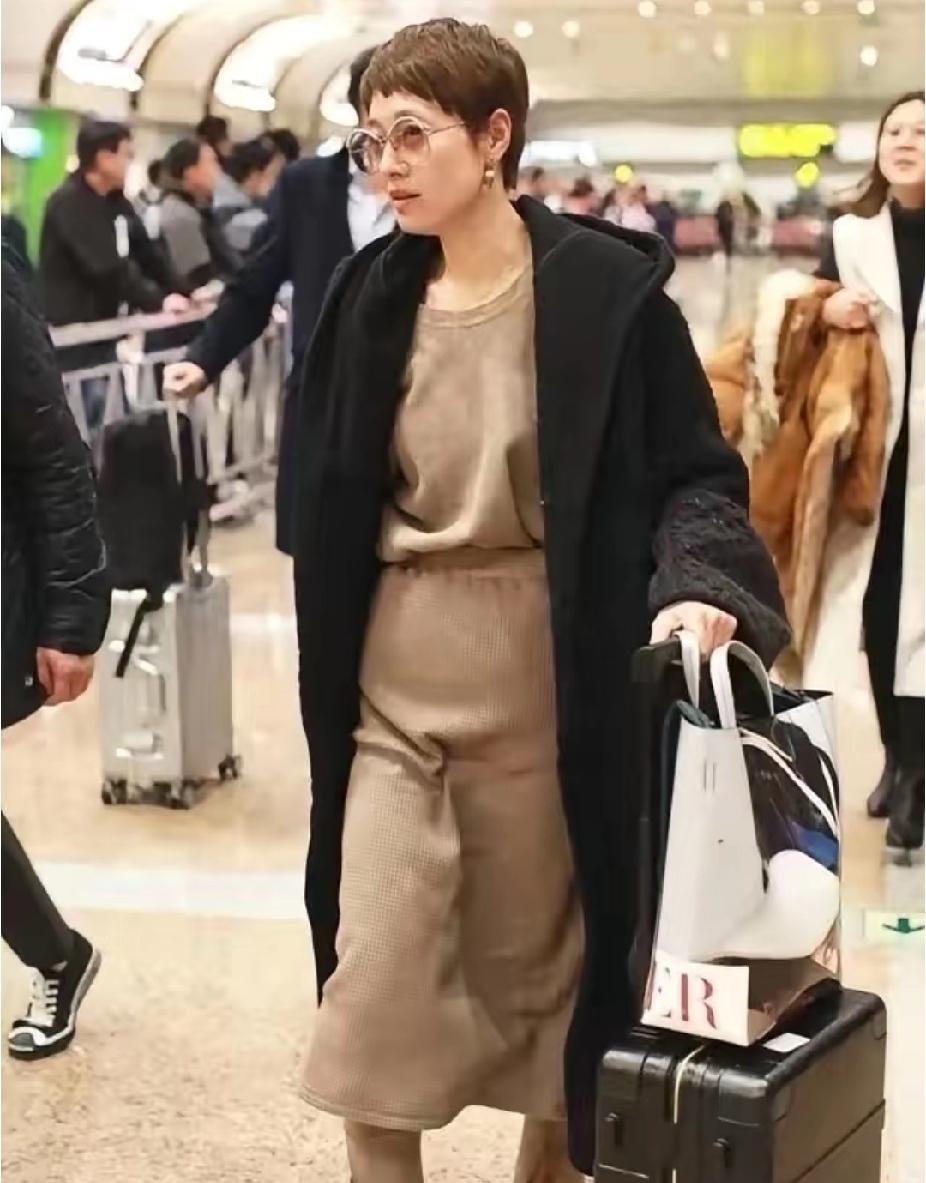 马伊琍近照曝光，状态真实到让人意外刷到马伊琍最新照片，没有浓妆滤镜，也不刻