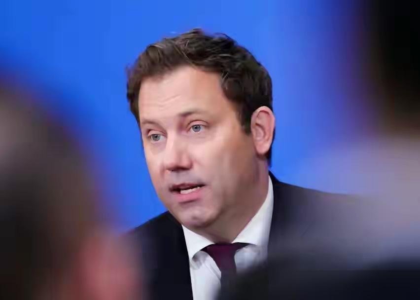 德国，你还是安分守己点好！​正在南非参加G20峰会的德国总理默茨，22日，毫