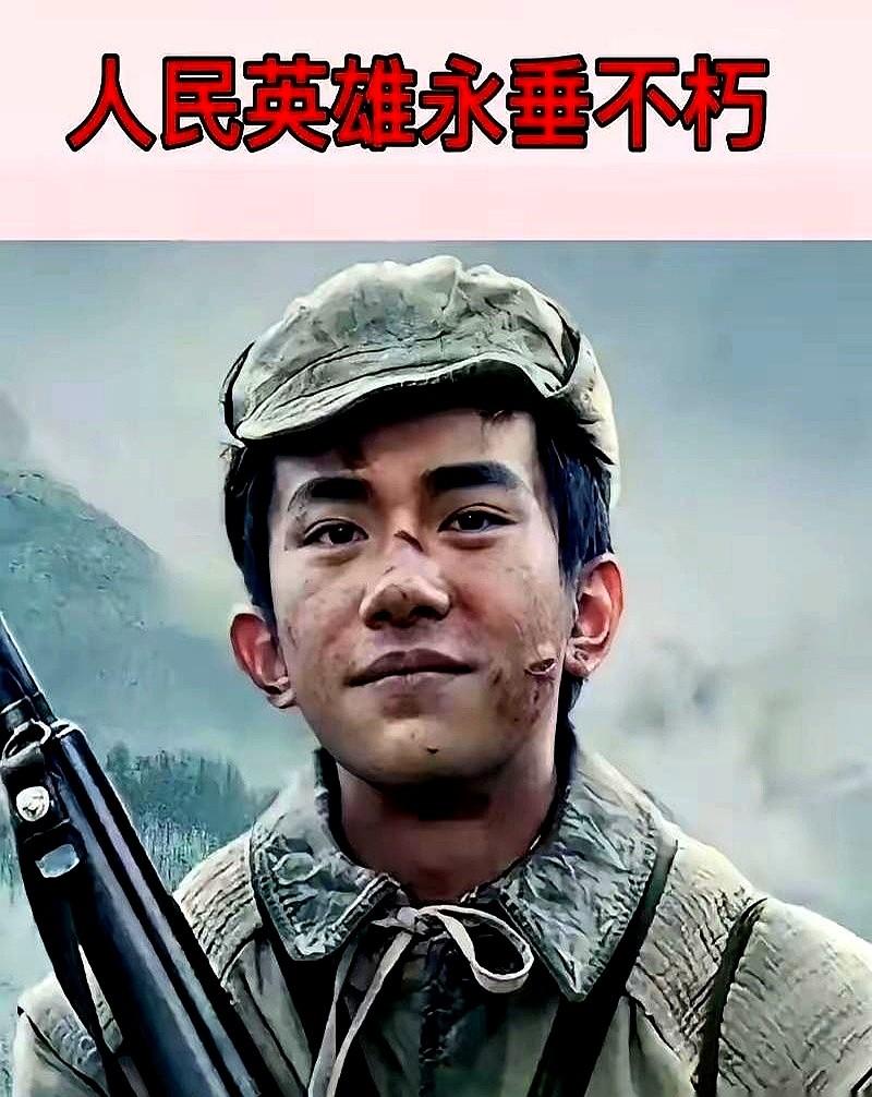 他手里攥着空枪，凉了。口袋里那半块铜锁，还热着。你敢信？就五发子弹。