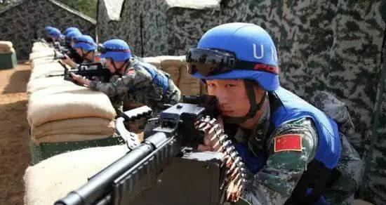 2006年，以色列坦克大举进攻黎巴嫩，在路过中国维和工兵营时，突然袭来几枚火箭弹