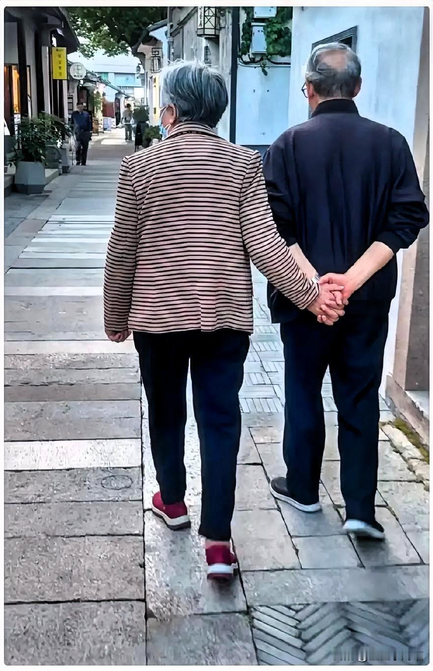 活到六十岁才明白的十个人生真理💐1.规律性生活，身心健康，一周一次，既能