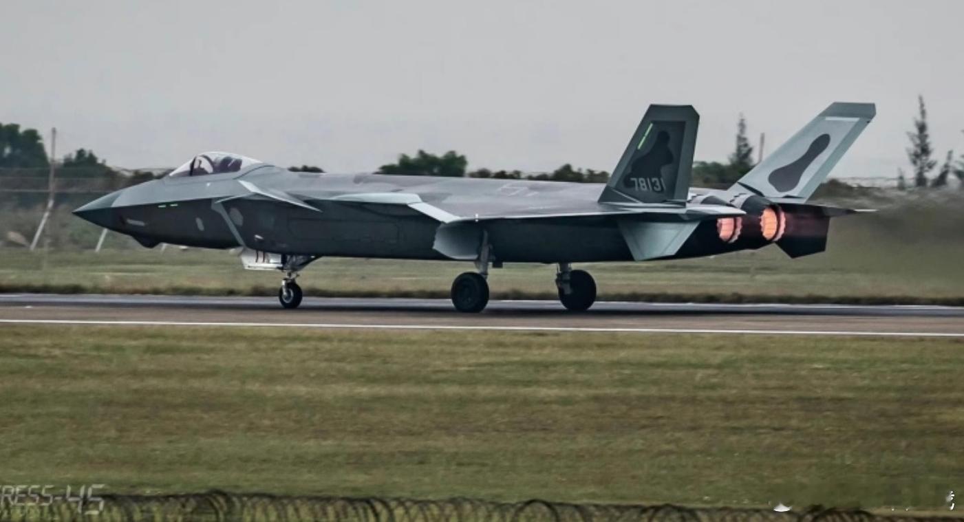 歼-20已进化到“五代+”，英国人预计中国空军到2030年将部署1000架当前，