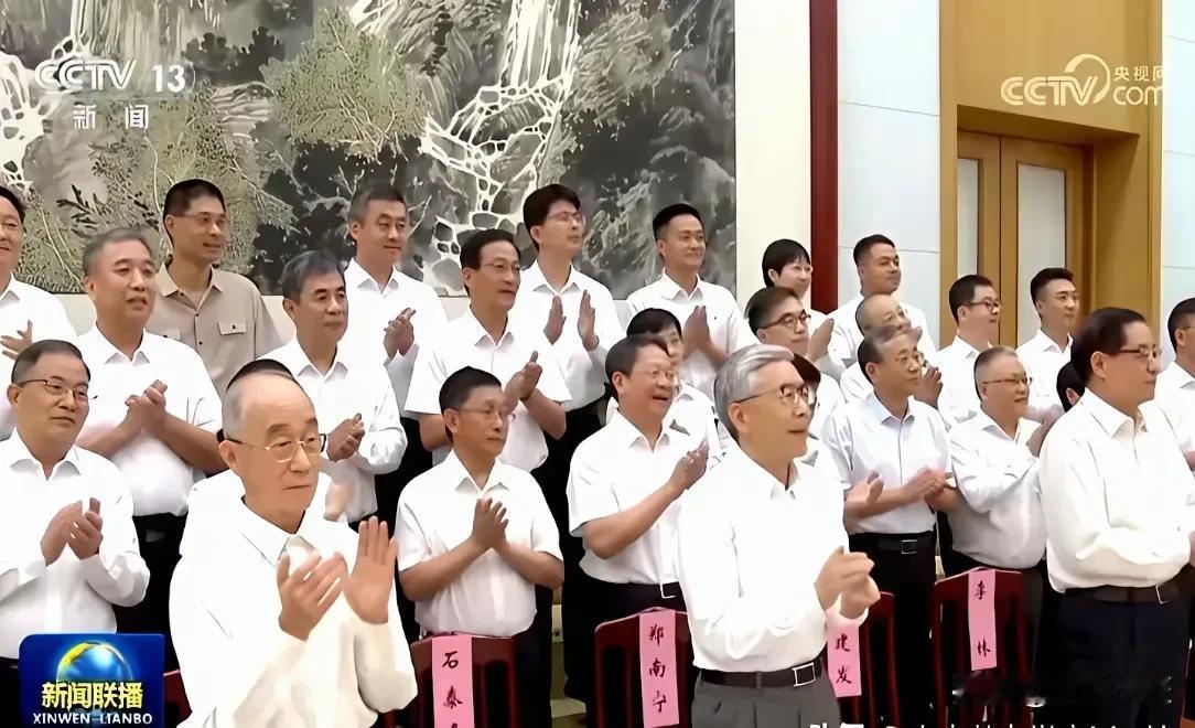 2025年参加北戴河休假的部分专家学者名单如下：1. 吴伟仁：中国工程院院士、