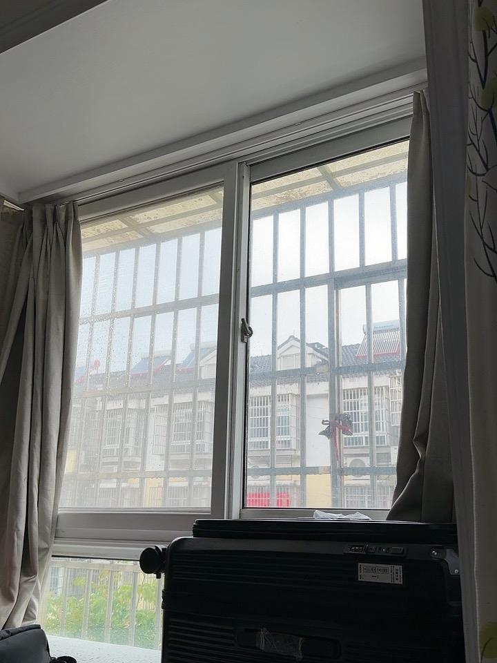 不管跟谁谁相处都要牢记这三十五条忠告：1做人不能太心软。2闷声才能发大财。3没事