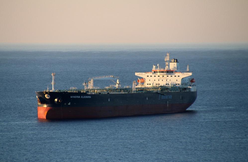 俄罗斯感谢美国？美国释放两名俄罗斯船员！放人不放船！俄罗斯油轮被美国扣