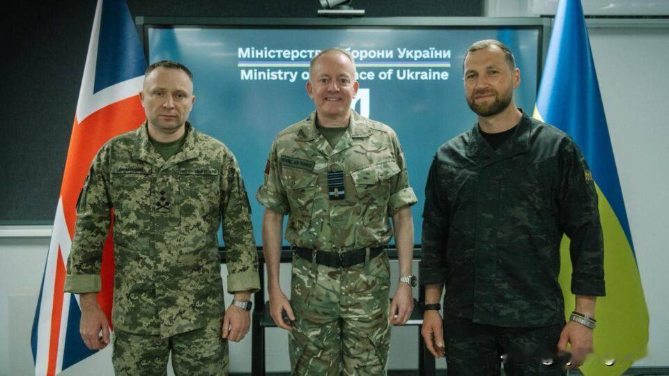🇺🇦🇬🇧乌克兰-英国防务合作8月1日，乌克兰代理国防部长叶夫根尼