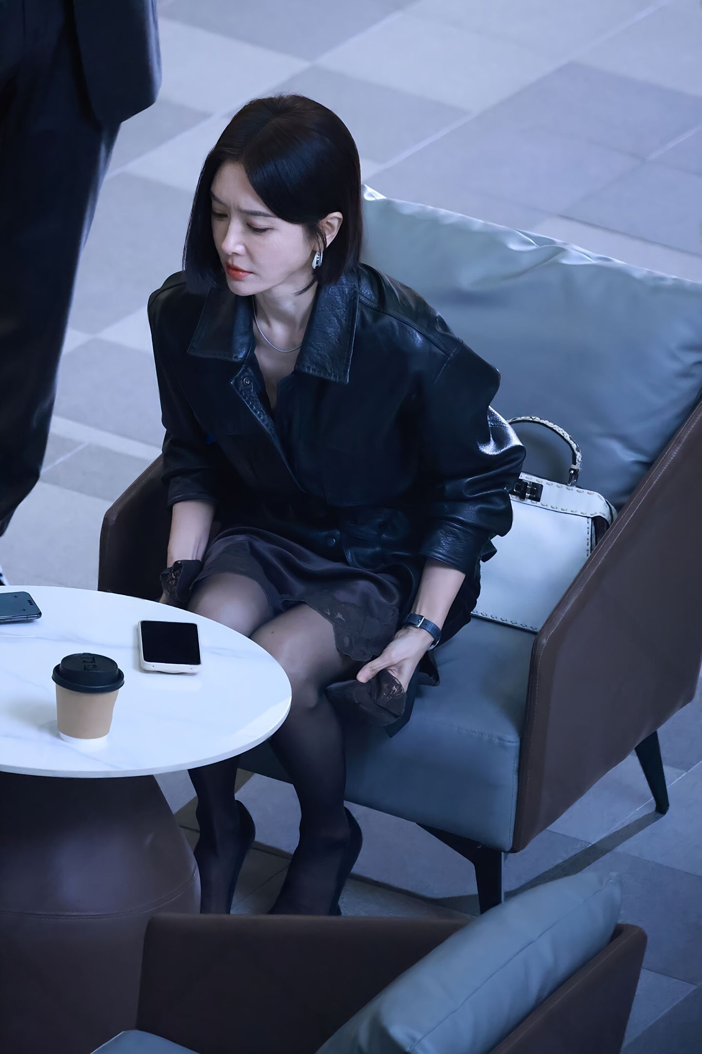 秦岚亲妈的黑丝美腿这也太棒了一点了吧大勋可真幸福啊