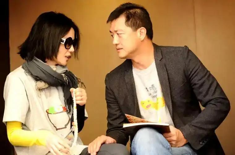 这样的李亚鹏谁不爱呢？李亚鹏和王菲的甜蜜瞬间。其实她们原本就很相爱，只是后来王菲