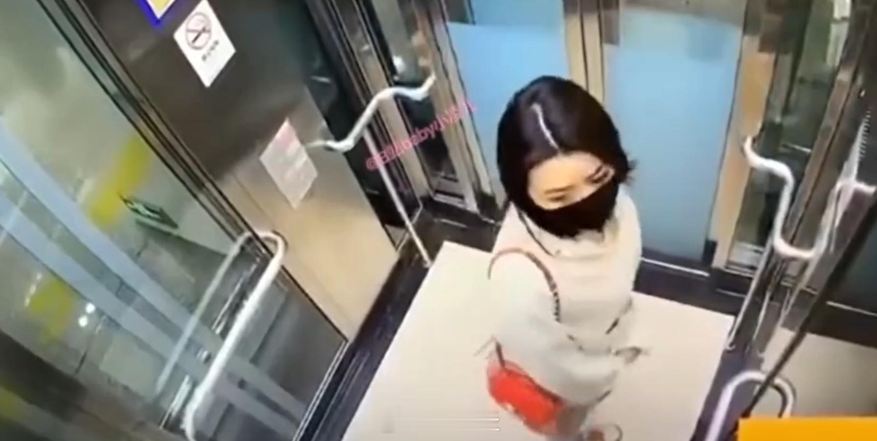戴口罩、选择无人电梯、毫不犹豫…我严重这种人是带着任务干这种恶心事的…[汗]​