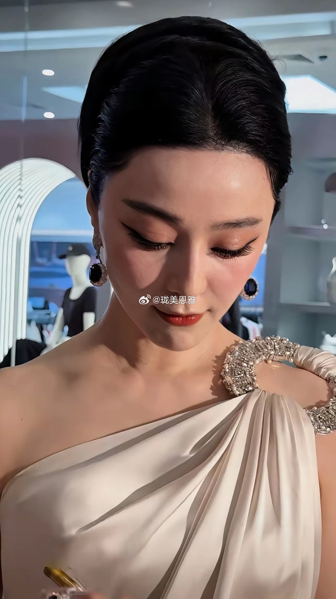 我锁真的是美神，45岁原相机下能长这样…