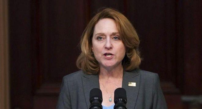 美国国防部副部长凯瑟琳·希克斯：从现在起不存在中国武力统一台湾这个选项了。并且她