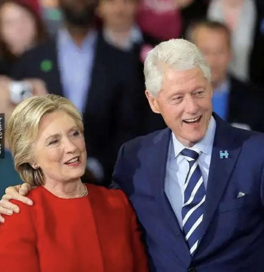 深情不及久伴，厚爱无需多言。赤橙黄绿青蓝紫，克林顿最爱的还是希拉里。