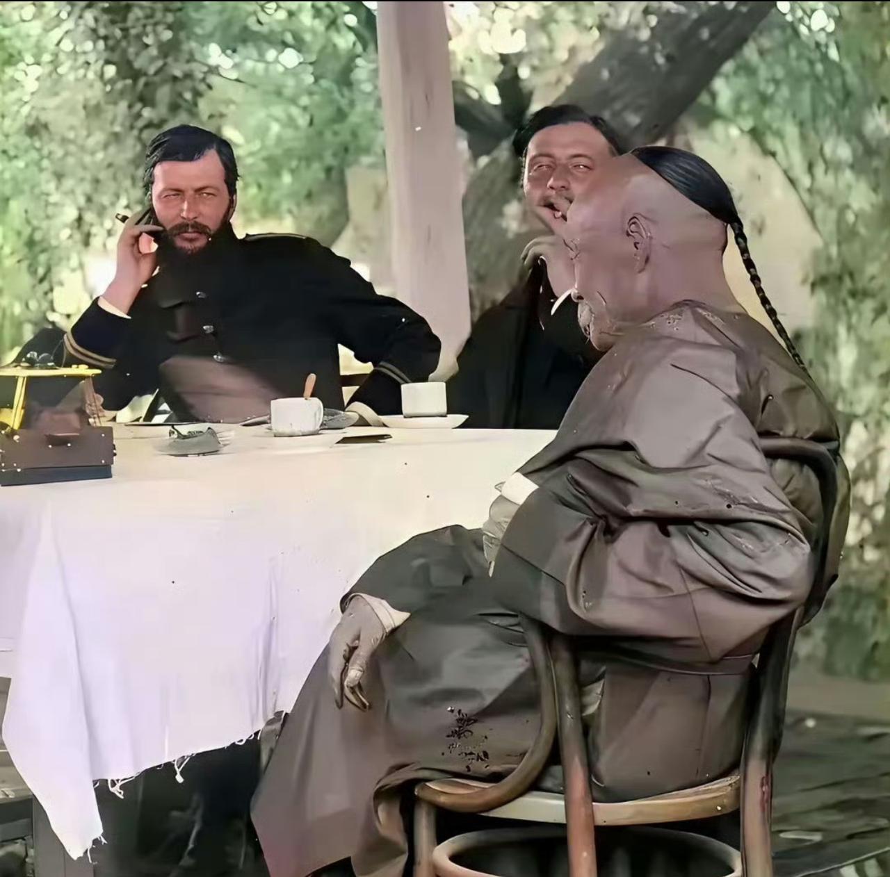 这就是大清朝的辫子！？如果不是ai，那真的是被电视剧美化了，这满清的审美我真的无