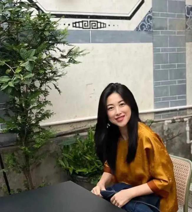 朱珠一家三口的合照