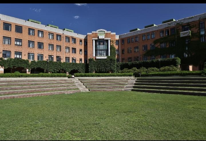 天塌了，上个大学居然把家上没了，现在四处流浪连家都没有了。小李是2000年前后