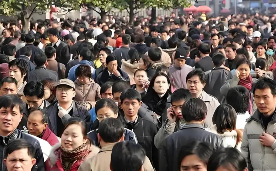 清华教授这话听得人心里一震！他说咱现在举国都在喊“发展”，可眼里全是钱、房子这些